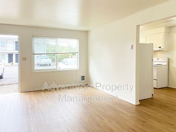 4th image of 339 Jackson St W APT 3A
