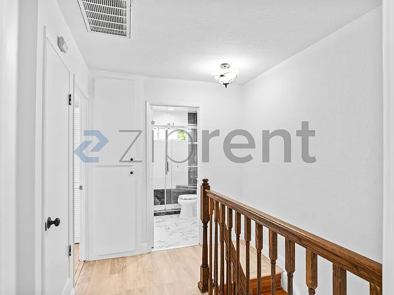 4880 Saginaw Cir — Photo 16