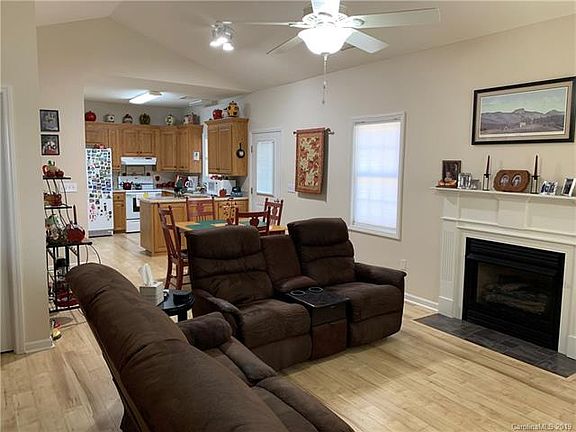 4th image of 4163 Oak Hollow Dr