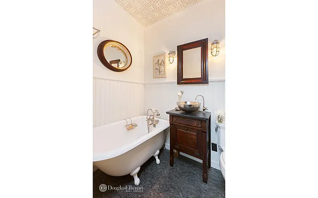 Sold by Douglas Elliman | media 10