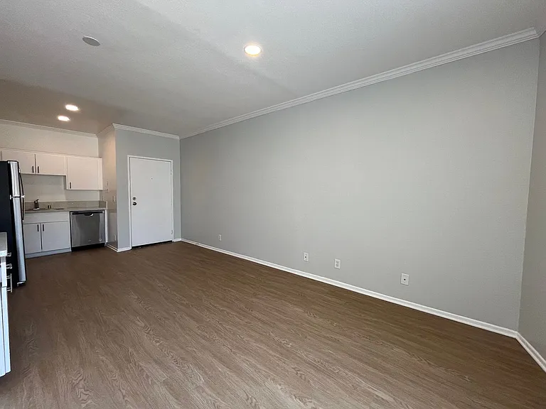 14900 Moorpark Street — Photo 23