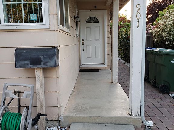 2nd image of 901 S Park Victoria Dr