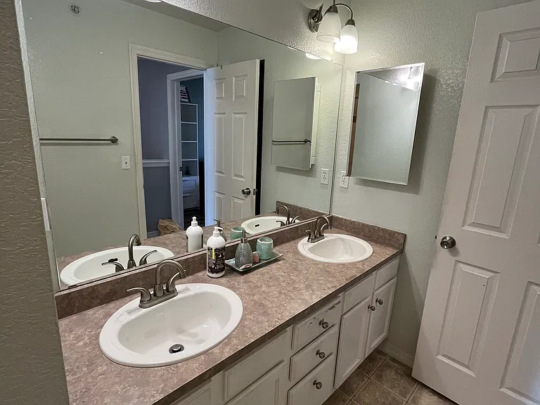 Full bathroom on the upper floor.