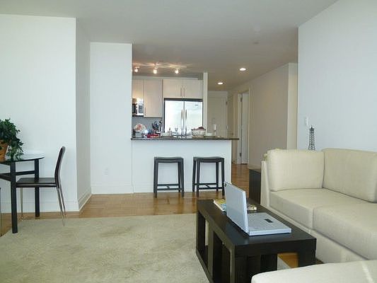 3rd image of 1510 Lexington Ave APT 12V