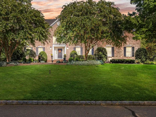 18 Millennium Dr, Columbus, NJ 08022