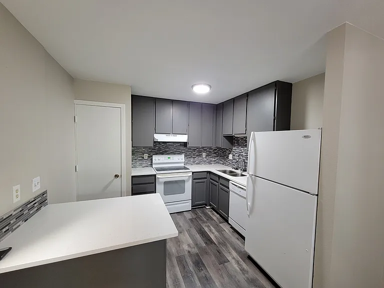 630 S Sherwood St #1 — Photo 5