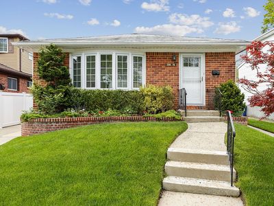 226-19 77th Ave, Oakland Gardens, NY, 11364