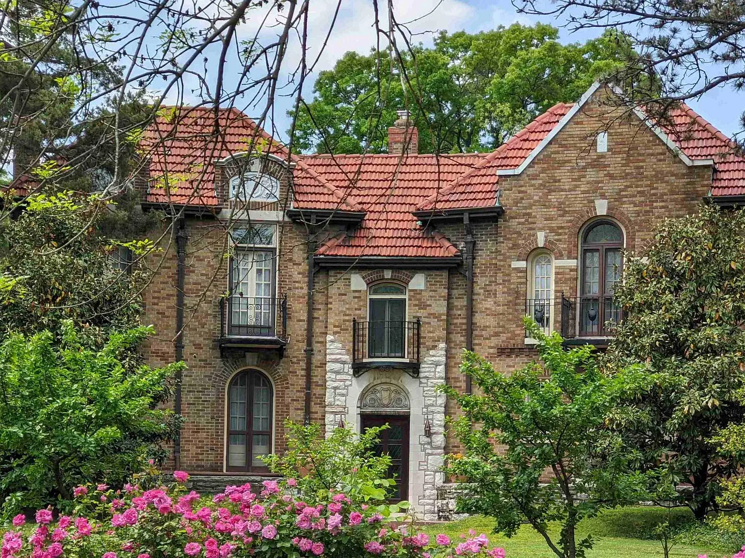 825 Midland Blvd — Photo 1