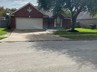 210 Bridle Ln, Victoria, TX 77904