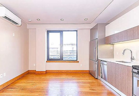2nd image of 865 Willoughby Ave #2EK