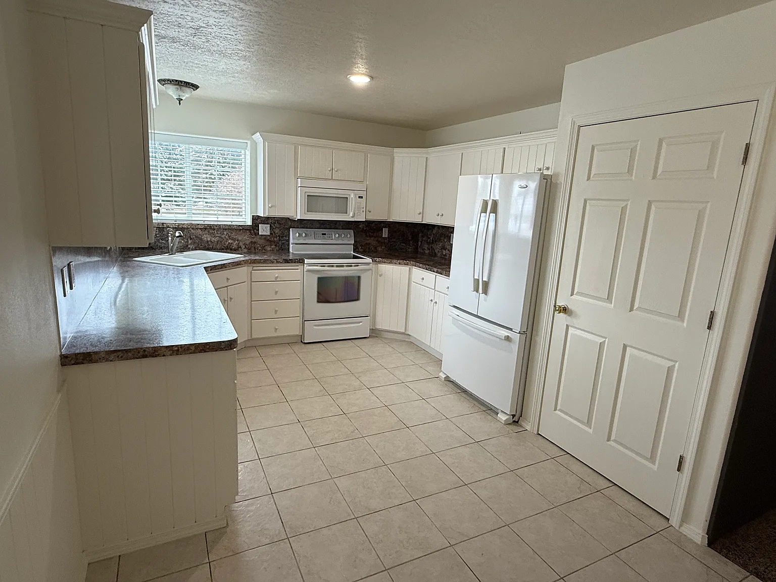 343 N 2 W — Photo 2