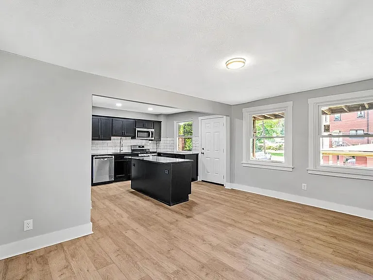 408 E 8th Ave — Photo 12