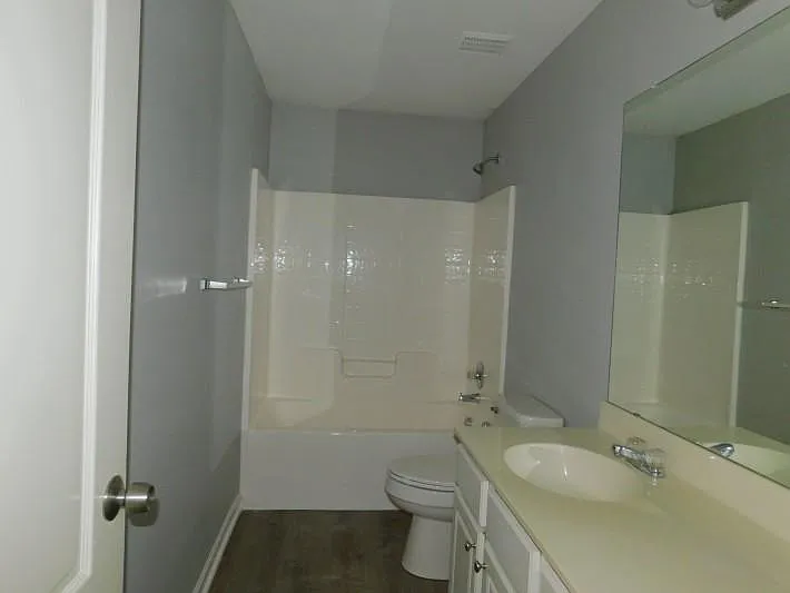 2825 Harcourt Dr — Photo 7