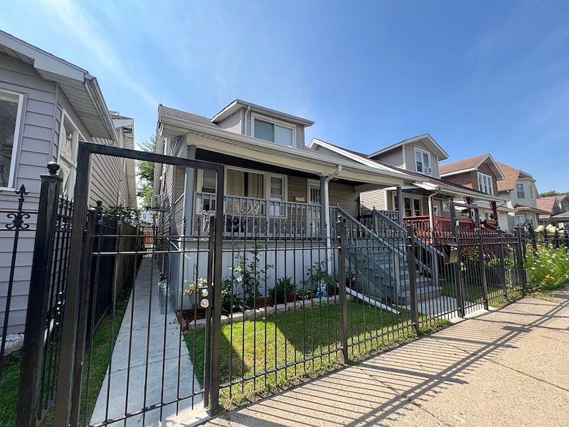 2nd image of 4925 W Altgeld St