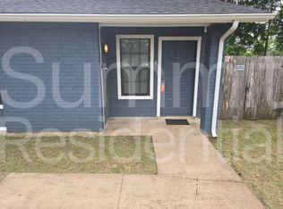 900 E Leslie Cir #B, Austin, TX 78721