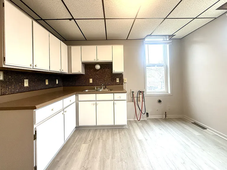 719 Caroline St — Photo 9