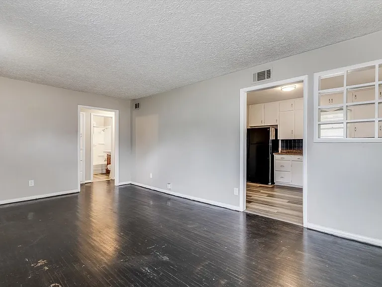 4551 S Walnut Ave — Photo 5