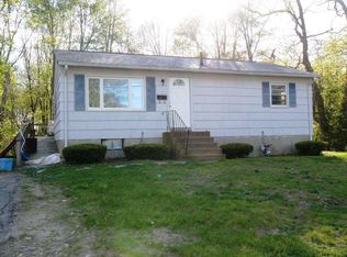102 Brookside Rd, Rockland, MA 02370