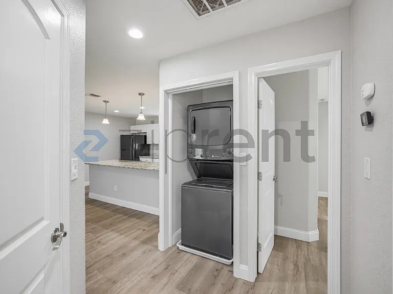 518 E King St — Photo 22