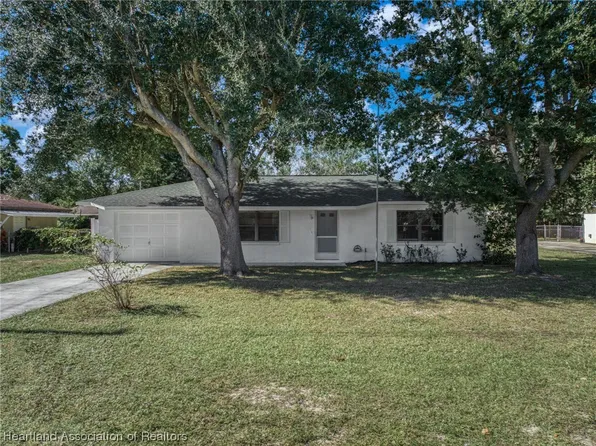 1622 Chatsworth St, Lake Placid, FL 33852