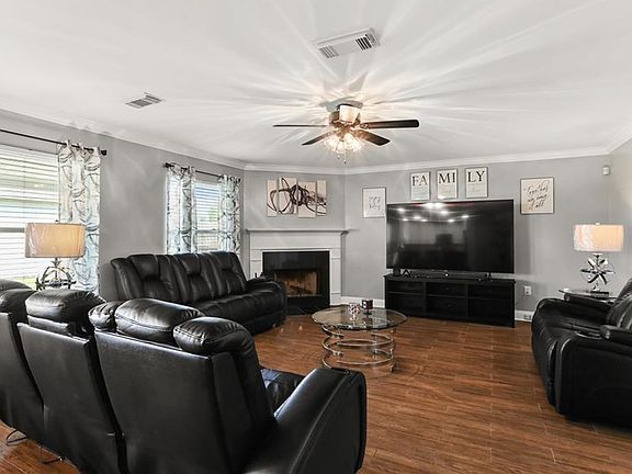 4th image of 17 Petunia Ct
