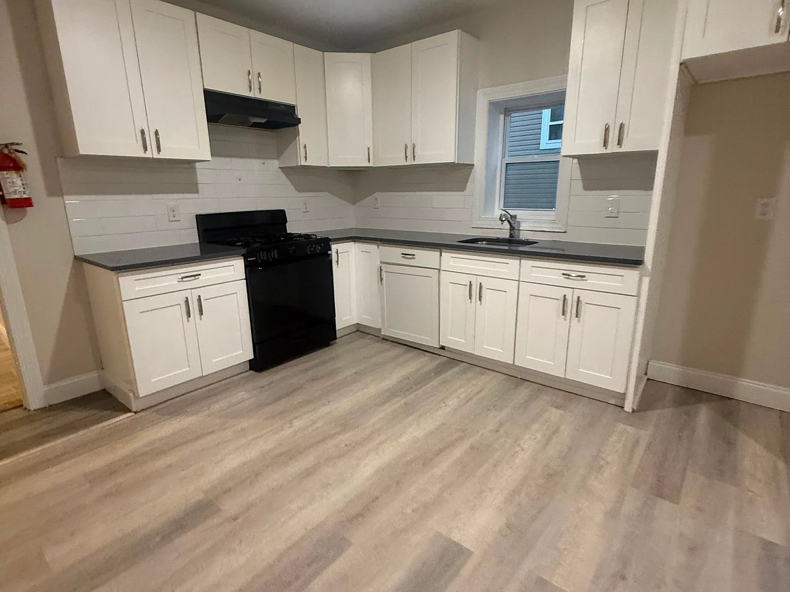 4 bed, $2,450 — Photo 2
