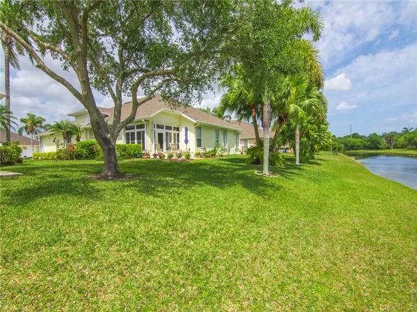 465 E Tangerine Sq SW, Vero Beach, FL 32968