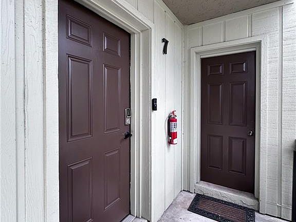 3rd image of 800 NW Fork Rd APT 10-7