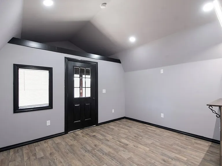 210 N Jackson St #B — Photo 7