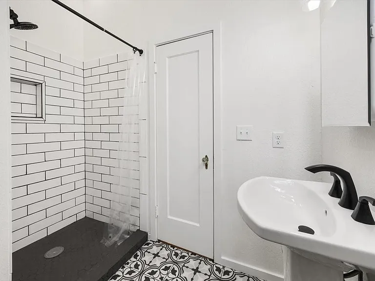 2118 Stanley Ave — Photo 23