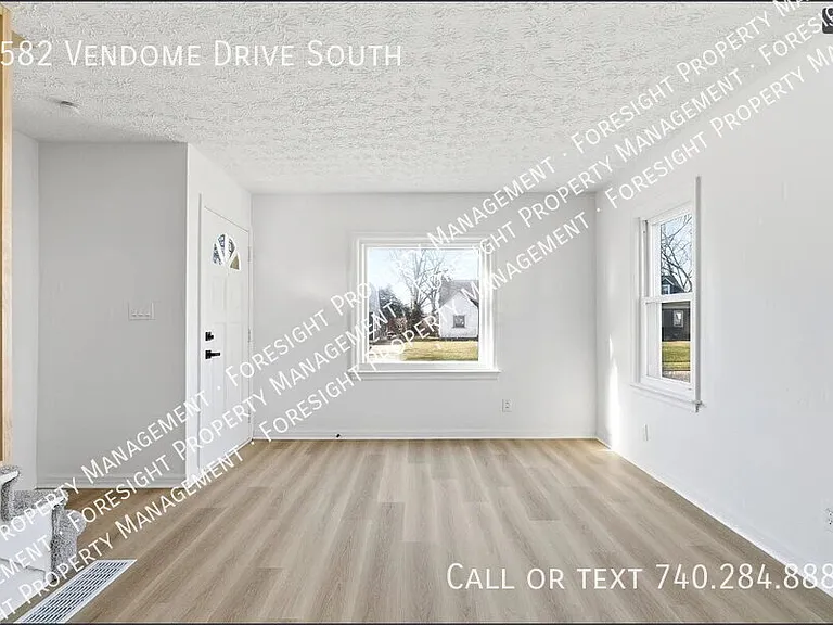 1582 Vendome Dr S — Photo 8