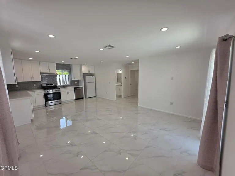 10926 Woodward Ave — Photo 2