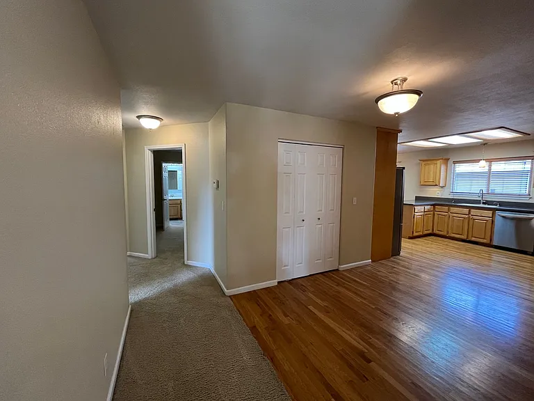 4575 Kincaid Ct — Photo 9