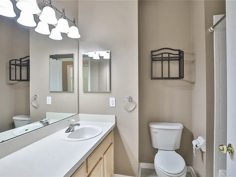 2nd Bathroom