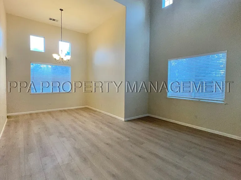 132 Shea Ct — Photo 3