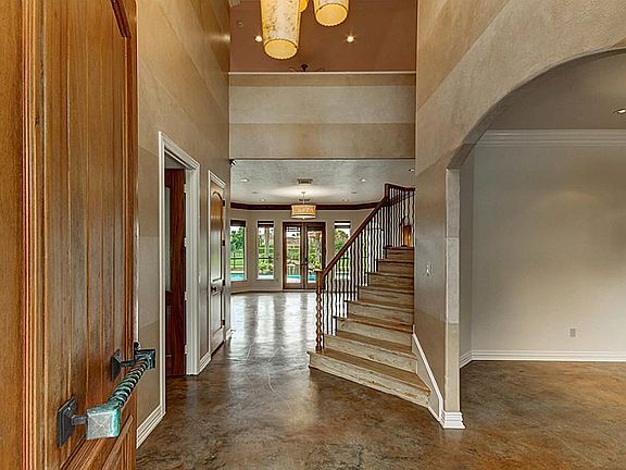 3rd image of 2106 Crescent Palm Ln