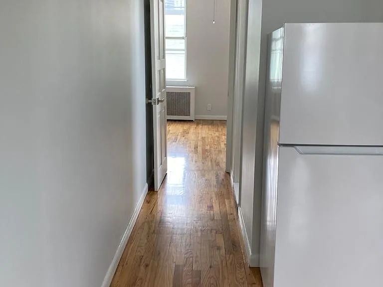 27-17 38th Ave #2L — Photo 4