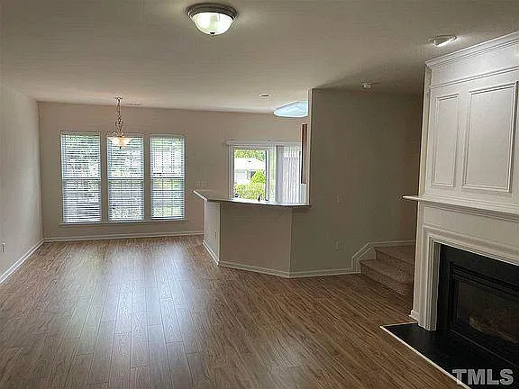 3 bed, 2.5 bath, 1645 sqft, $1,950 — Photo 4