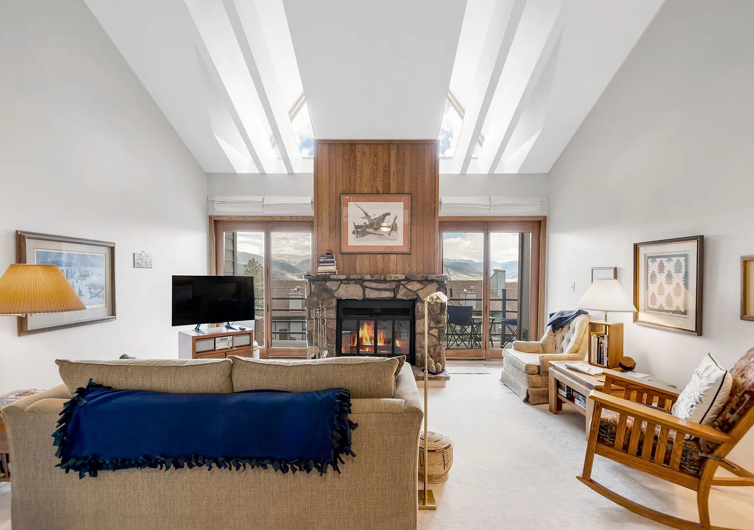 Winter Rental-Buffalo Village-2 Bedroom Plus Loft With Amazing Views — Photo 1