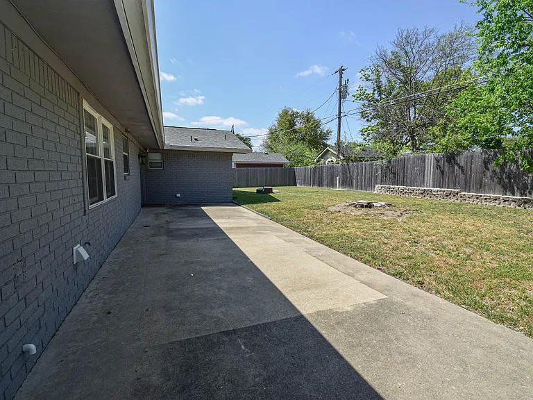 205 Tanglewood Rd — Photo 36