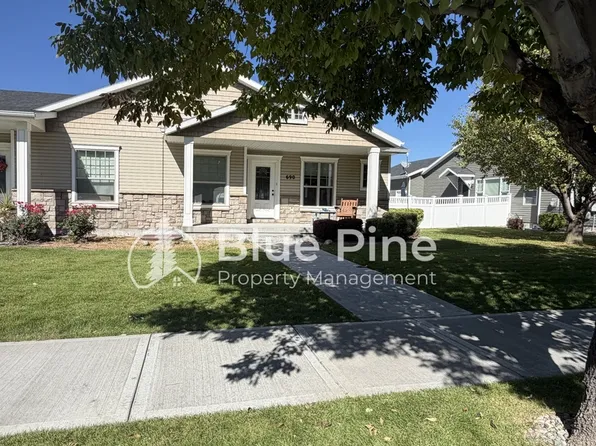 690 Carriagegate Ln, Idaho Falls, ID 83402