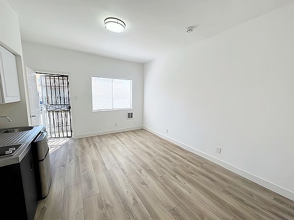 3rd image of 501 N Saint Louis St #1
