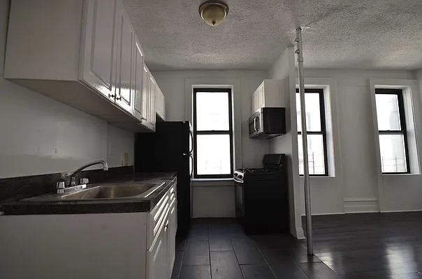 Rented by CITY SKYLINE REALTY INC | media 2