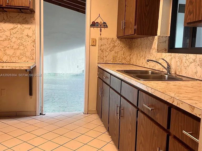 3240 SW 57th Ave — Photo 10