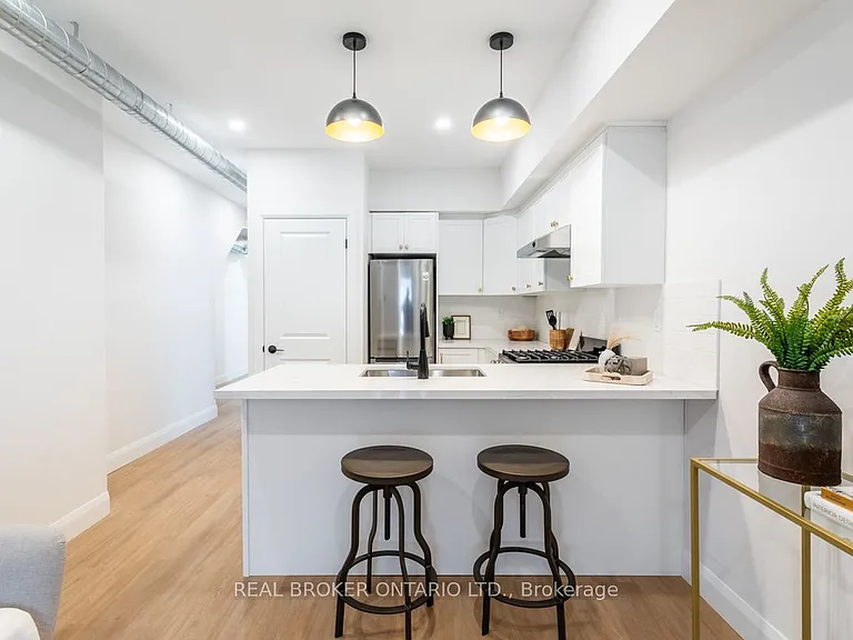 113 Catharine St N #1 — Photo 6