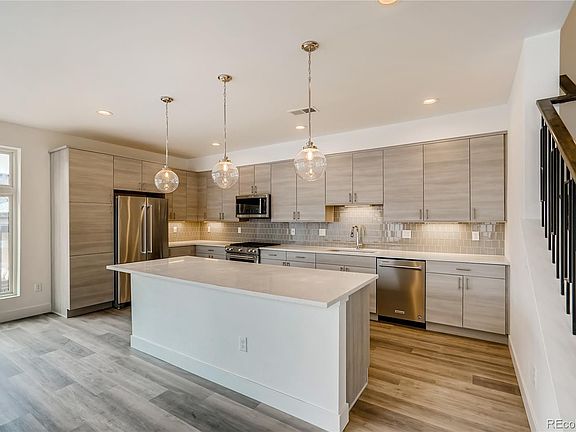 4th image of 6828 E Lowry Blvd