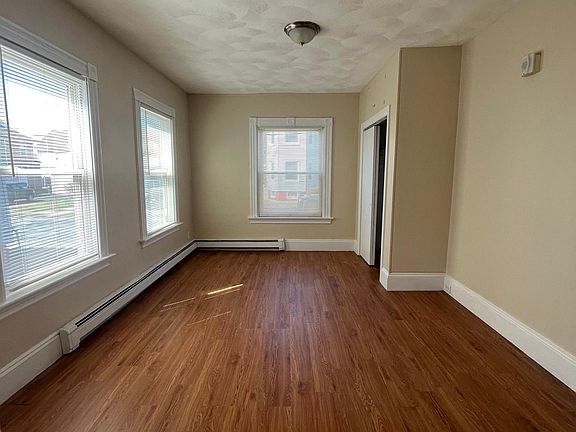 4th image of 158 Woodbine St APT 1B