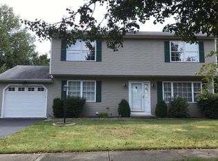 31 Down Draft Cir, West Haven, CT 06516