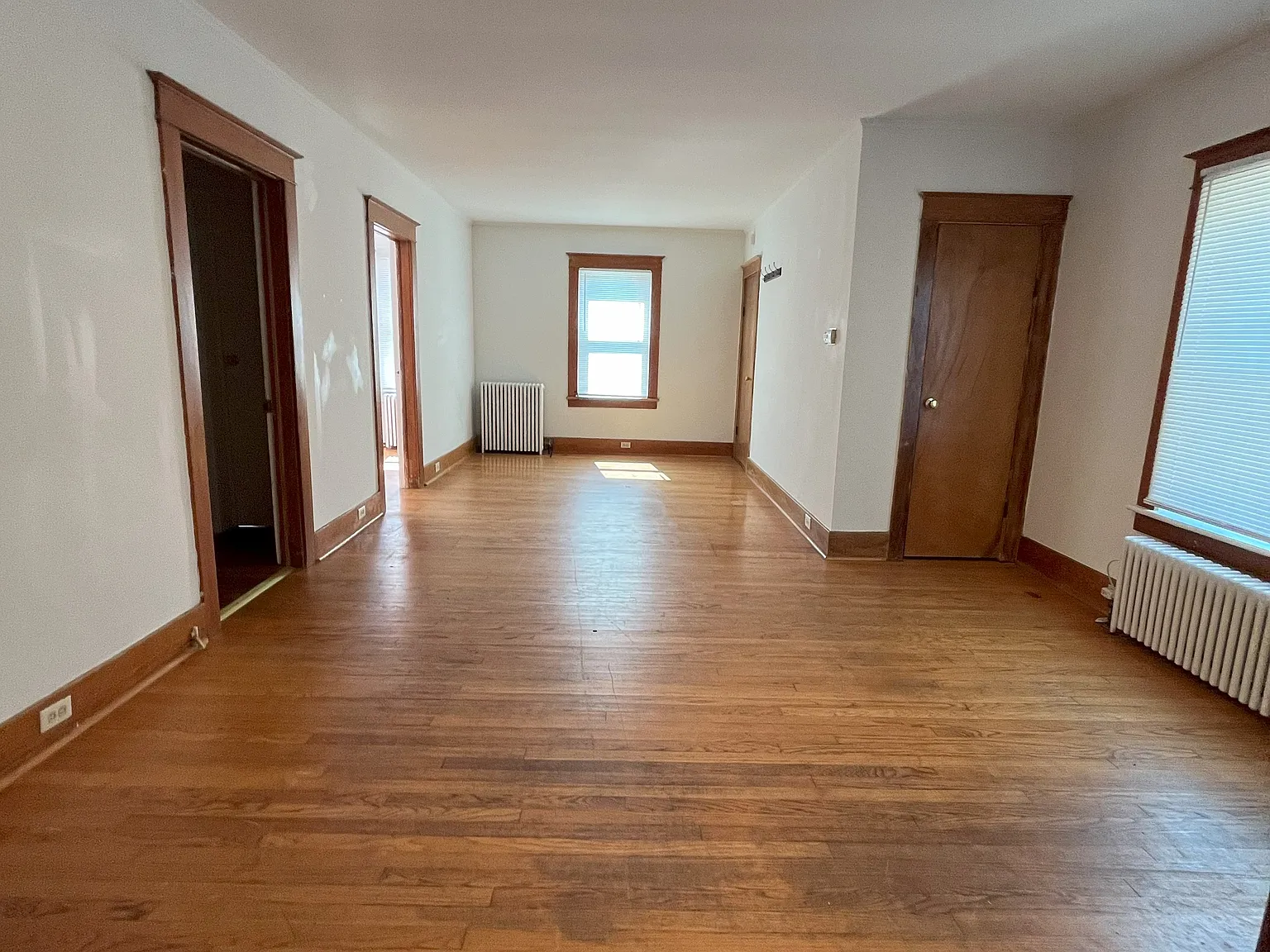 3 bed, 924 sqft, $1,650 — Photo 3