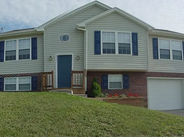 704 Stonewall Cres, Staunton, VA 24401